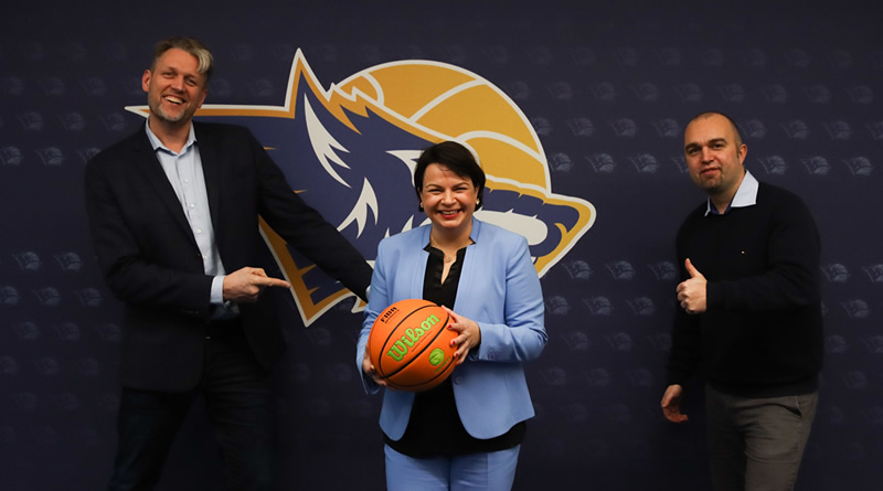 Sport- und Gesundheitsministerin Drese besucht drittgrößten Basketballverein Deutschlands