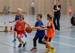 Basketball macht Schule: Umjubeltes Adventsturnier der 1. und 2. Klassen