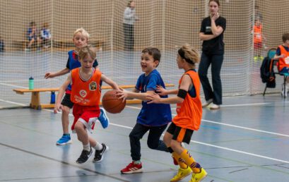 Basketball macht Schule: Umjubeltes Adventsturnier der 1. und 2. Klassen