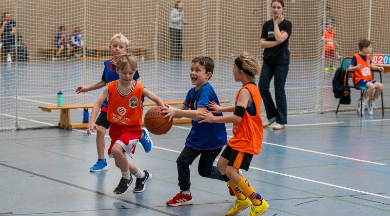 Basketball macht Schule: Umjubeltes Adventsturnier der 1. und 2. Klassen