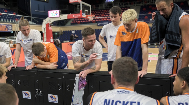 ProB-Niederlage bei Schmidt-Debüt / Siege für Seawolves Frauen und NBBL