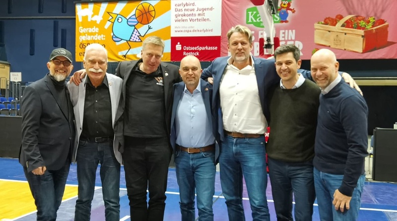 Vereinsmitglieder wählen neuen Aufsichtsrat Vereinsmitglieder wählen neuen Aufsichtsrat