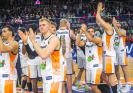 SEAWOLVES feiern Heimsieg und Zuschauerrekord gegen den FC Porto