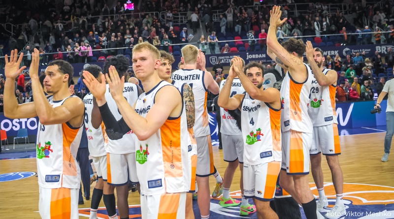 SEAWOLVES feiern Heimsieg und Zuschauerrekord gegen den FC Porto