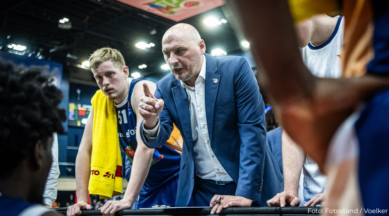 Coach Frasunkiewicz verlängert bis 2028 bei den SEAWOLVES
