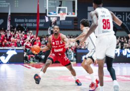 Johnathan Stove unterschreibt in Rostock