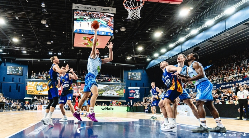 SEAWOLVES feiern Auftaktsieg gegen Phoenix Hagen SEAWOLVES feiern Auftaktsieg gegen Phoenix Hagen