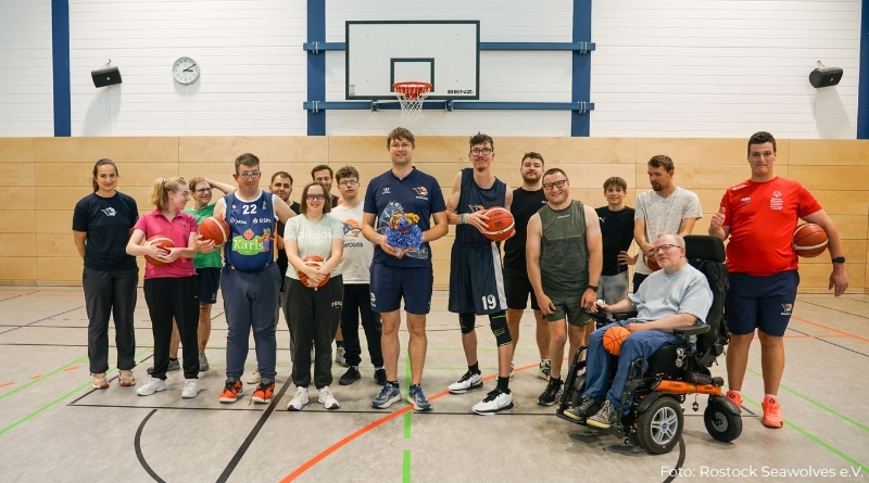 Emotionaler Abschied vom WeWolves-Coach Martin Kehnscherper Emotionaler Abschied vom WeWolves-Coach Martin Kehnscherper